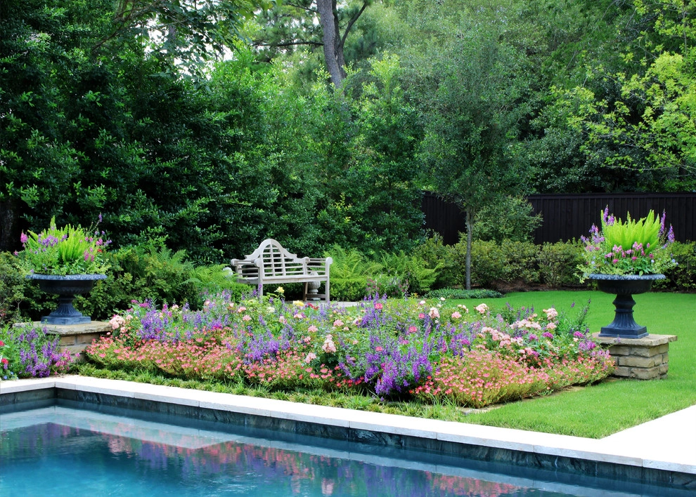 Poolside Summer Gardens – Memorial, Houston by Moss Landscaping - Photo 3