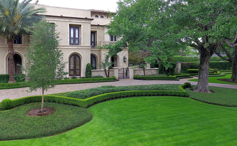 Modern Mediterranean – Tanglewood, Houston by Moss Landscaping - Photo 2