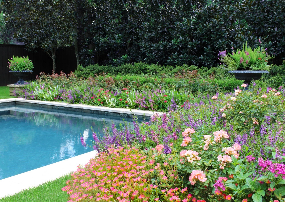 Poolside Summer Gardens – Memorial, Houston by Moss Landscaping - Photo 2