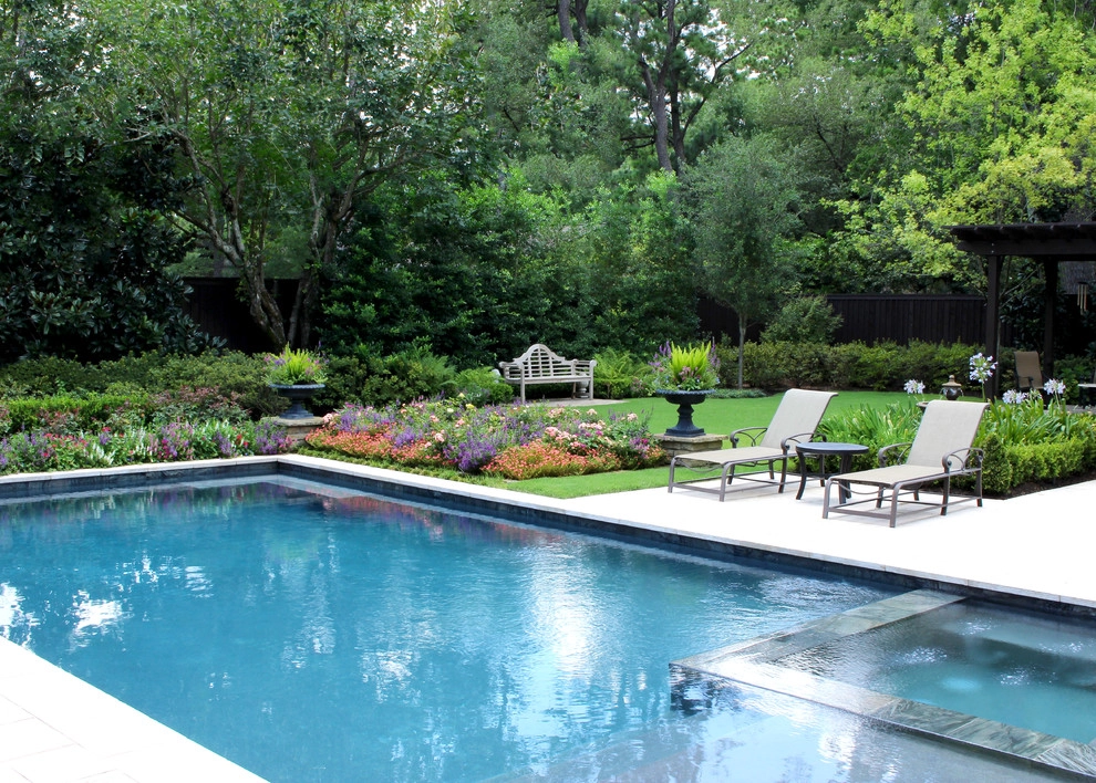 Poolside Summer Gardens – Memorial, Houston by Moss Landscaping - Photo 4