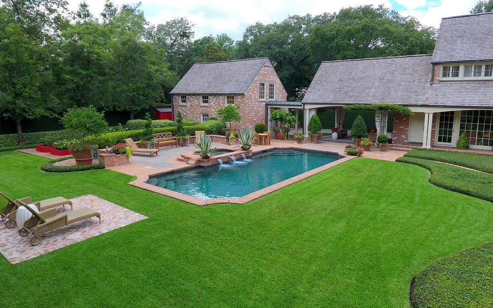 Backyard Oasis - River Oaks, Houston by Moss Landscaping - Photo 7
