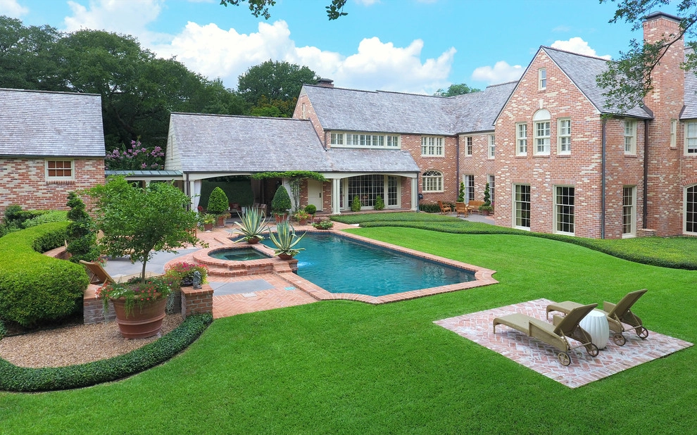 Backyard Oasis - River Oaks, Houston by Moss Landscaping - Photo 6