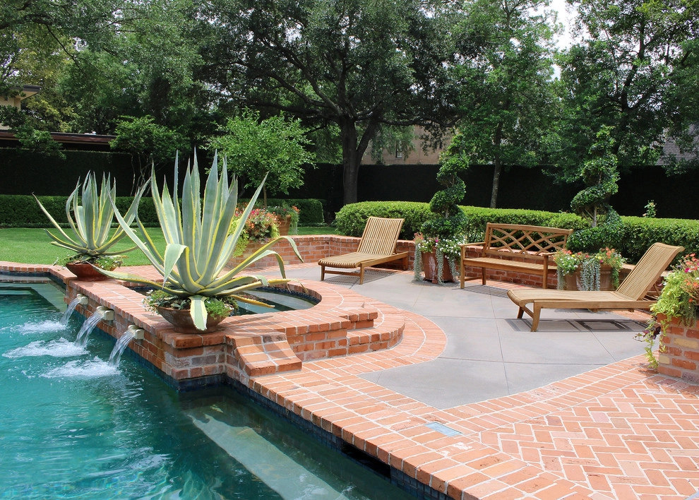 Backyard Oasis - River Oaks, Houston by Moss Landscaping - Photo 5