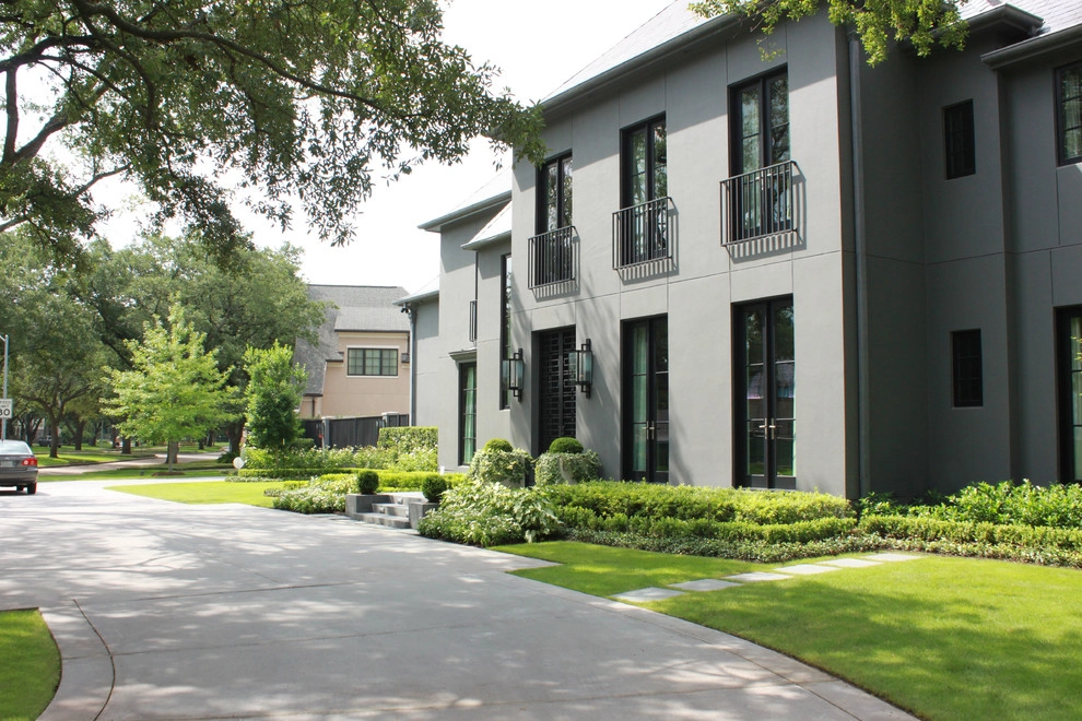 Contemporary Manor – Tanglewood, Houston by Moss Landscaping - Photo 3