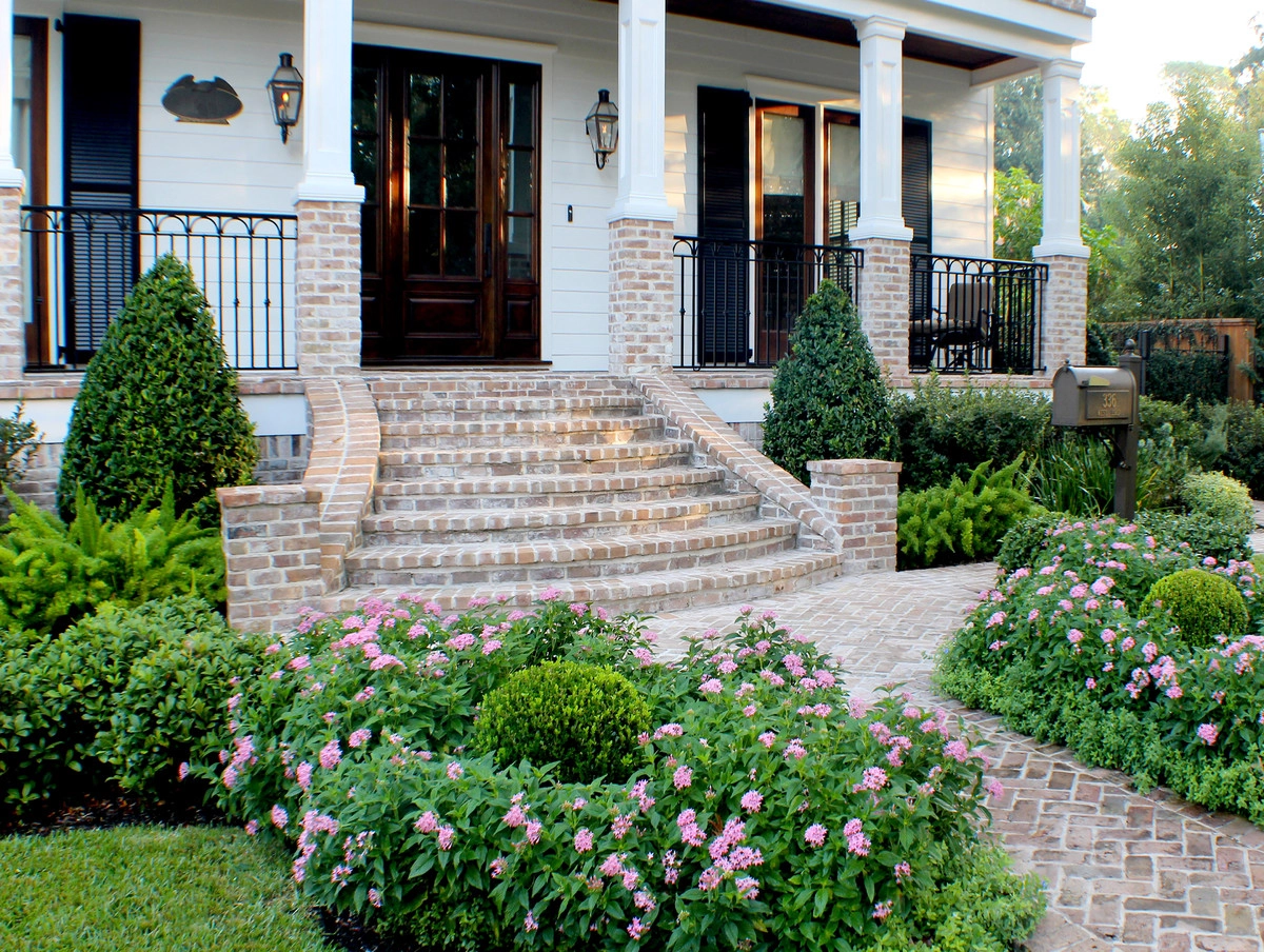 Southern Colonial - Garden Oaks, Houston by Moss Landscaping - Photo 2
