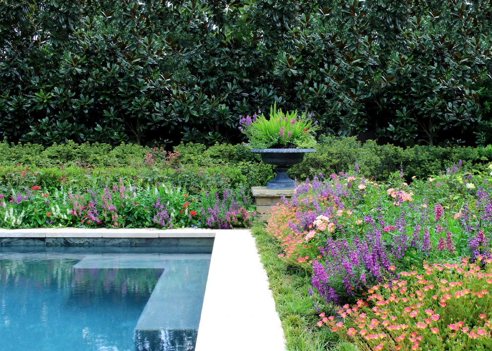 Poolside Summer Gardens – Memorial, Houston by Moss Landscaping - Photo 6