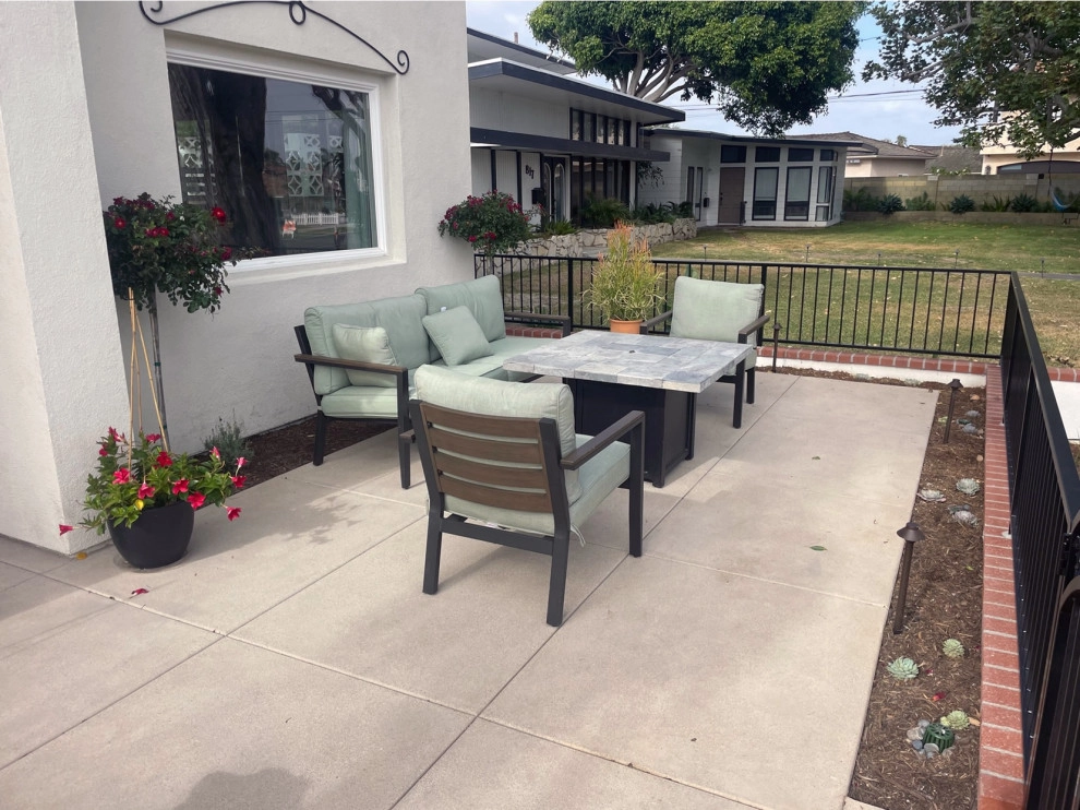 Spanish Revival Front Yard by My Garden: Landscape Design By Wayne - Photo 6