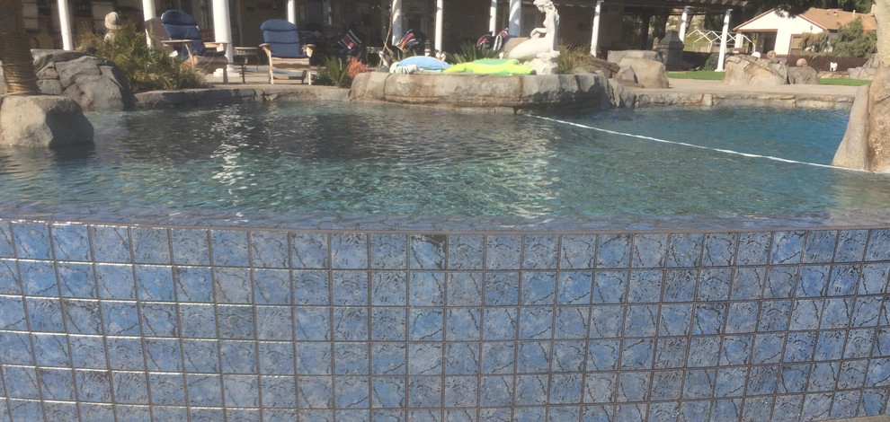 Rustic Theme - Rock Pool, Spa, Grotto, Bridge & Stream by My Garden: Landscape Design By Wayne - Photo 19