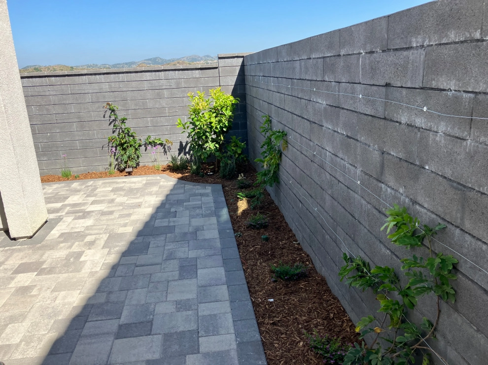 Farmhouse Eclectic - New Home by My Garden: Landscape Design By Wayne - Photo 15