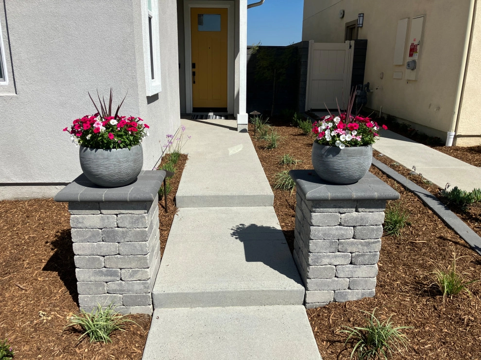 Farmhouse Eclectic - New Home by My Garden: Landscape Design By Wayne - Photo 8