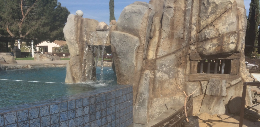 Rustic Theme - Rock Pool, Spa, Grotto, Bridge & Stream by My Garden: Landscape Design By Wayne - Photo 16