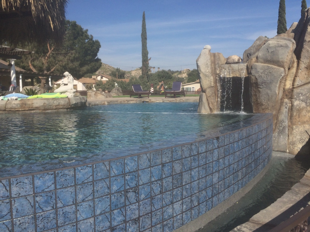 Rustic Theme - Rock Pool, Spa, Grotto, Bridge & Stream by My Garden: Landscape Design By Wayne - Photo 14
