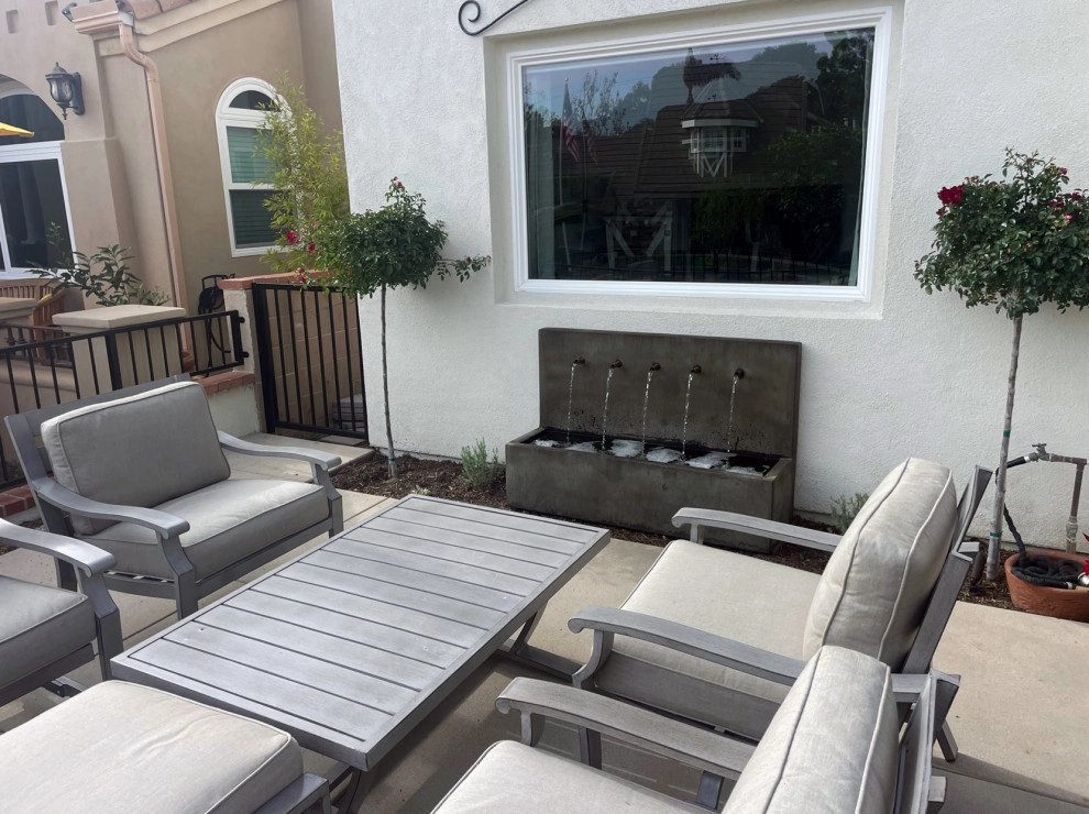 Spanish Revival Front Yard by My Garden: Landscape Design By Wayne - Photo 4