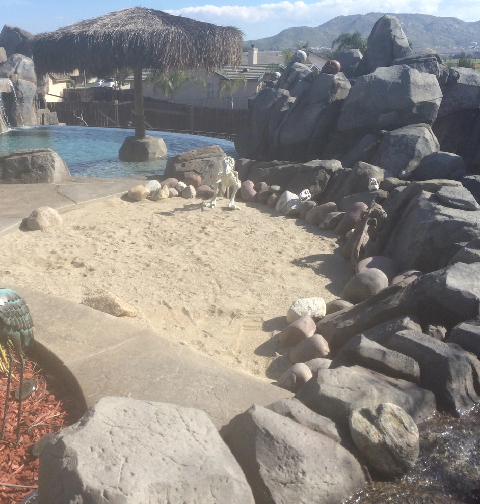 Rustic Theme - Rock Pool, Spa, Grotto, Bridge & Stream by My Garden: Landscape Design By Wayne - Photo 11