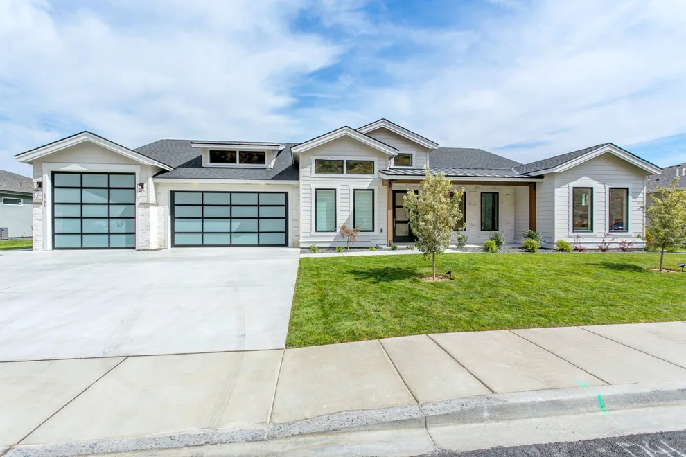 2018 Pahlisch Showcase Home by Century 21 Tri-Cities - Photo 36