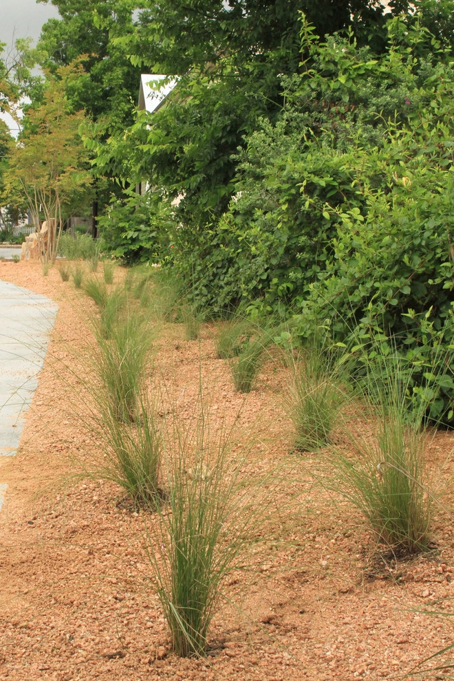 Fburg Residence by Native Roots Landscape - Photo 2