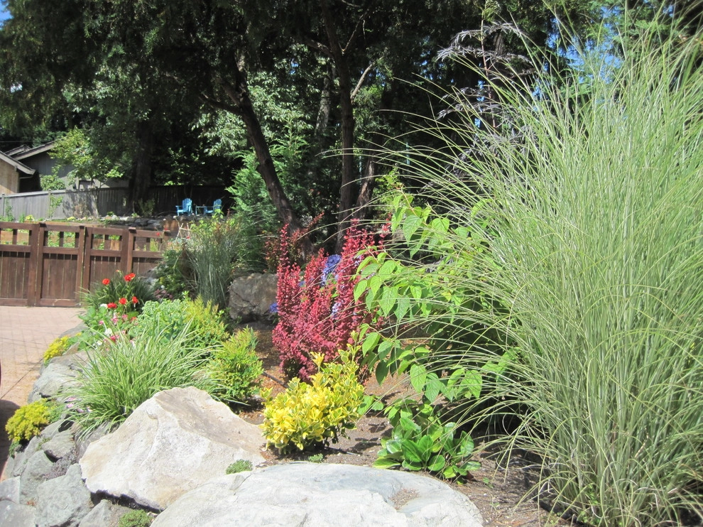 Bellevue - Curb Appeal and Color by Natural Greenscapes LLC - Photo 11