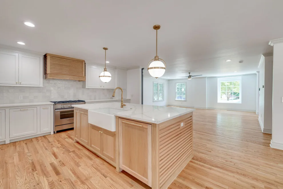 813 Opulent Makeover by Dream Construction - Photo 10