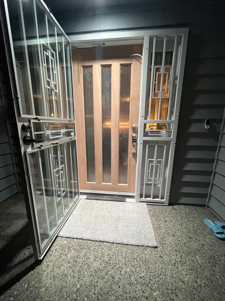 Day And Night Glass LLC - Photo 12