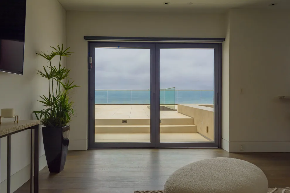 Modern Laguna Beach Residence by Designer Window Supply - Photo 5