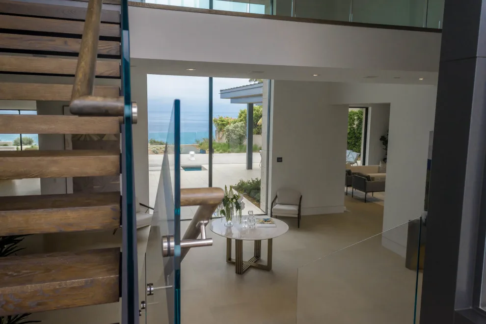 Modern Laguna Beach Residence by Designer Window Supply - Photo 4