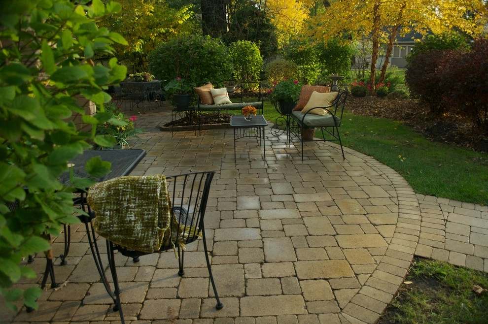 Old World Brick Paving - Photo 4