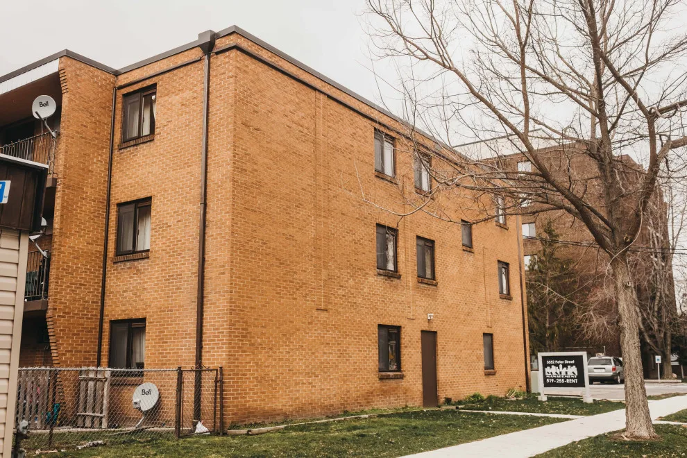 Windsor Apartment Construction by German System Windows - Photo 8