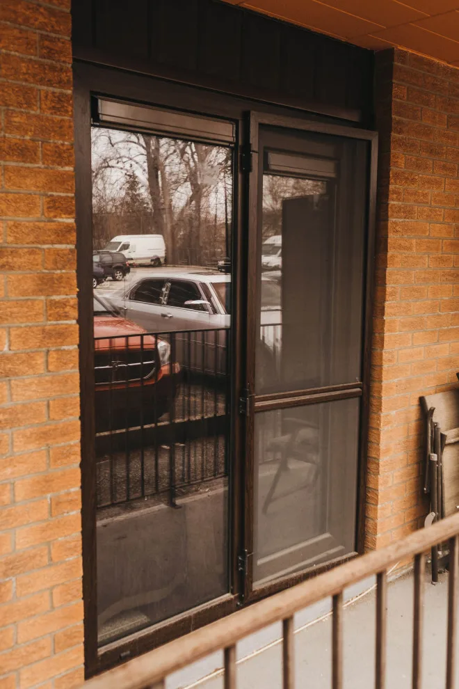 Windsor Apartment Construction by German System Windows - Photo 11