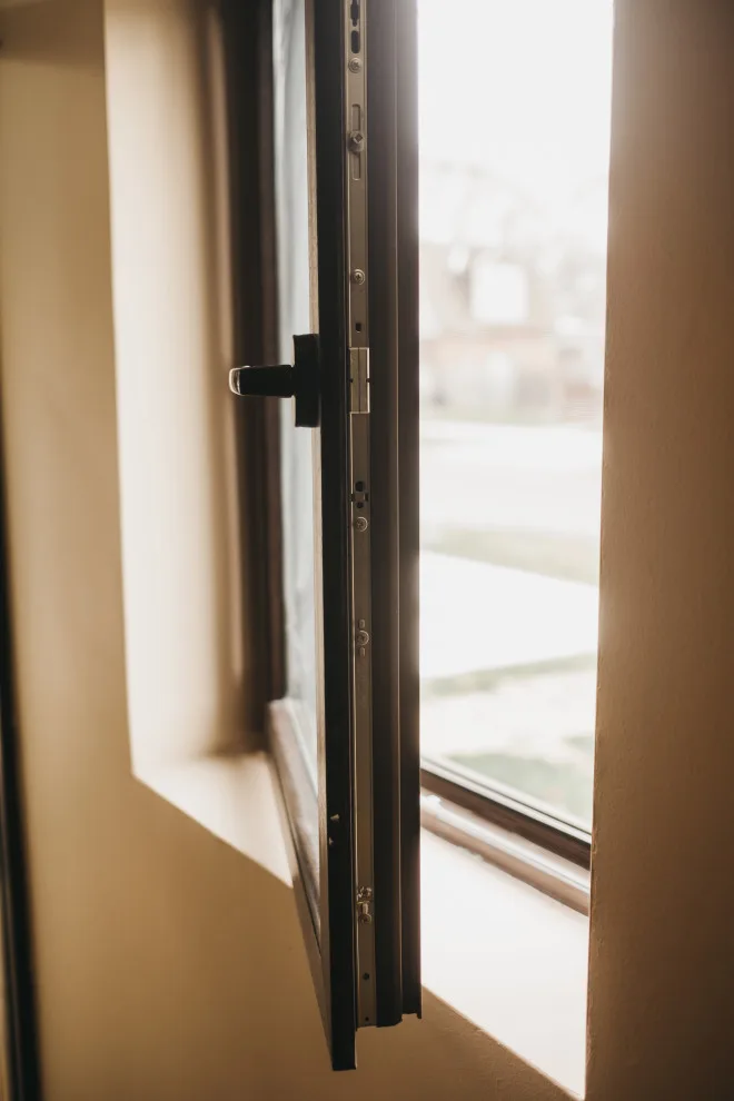Windsor Apartment Construction by German System Windows - Photo 17