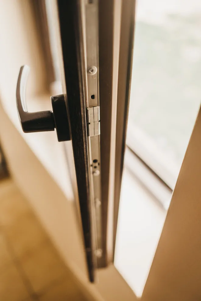 Windsor Apartment Construction by German System Windows - Photo 13