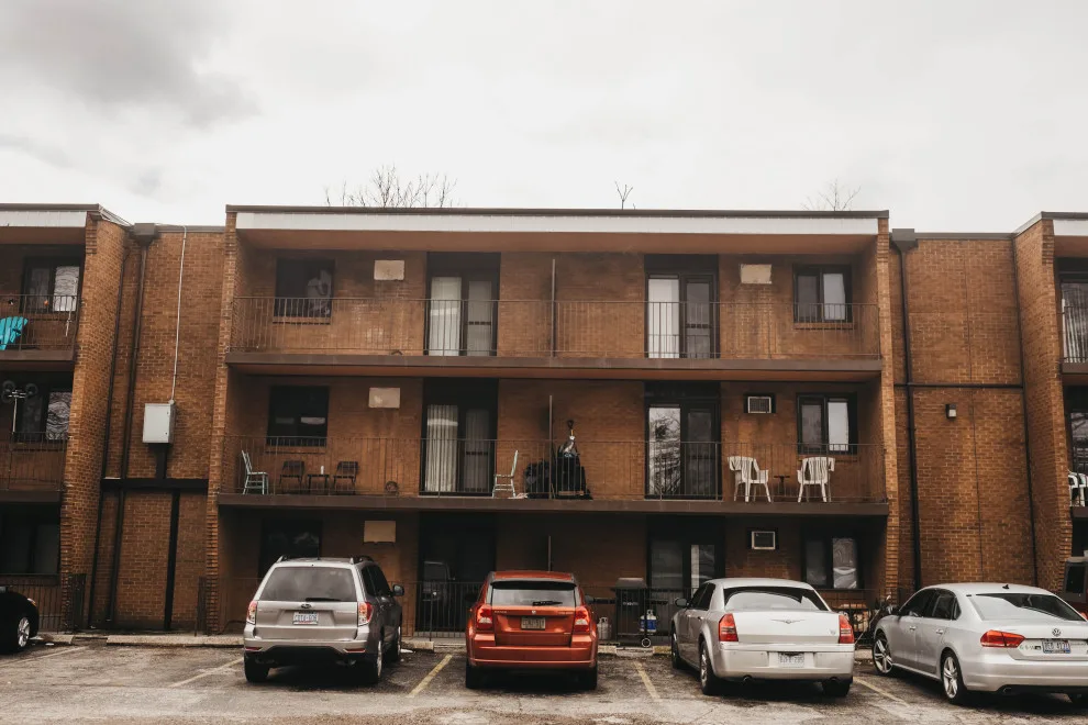Windsor Apartment Construction by German System Windows - Photo 9