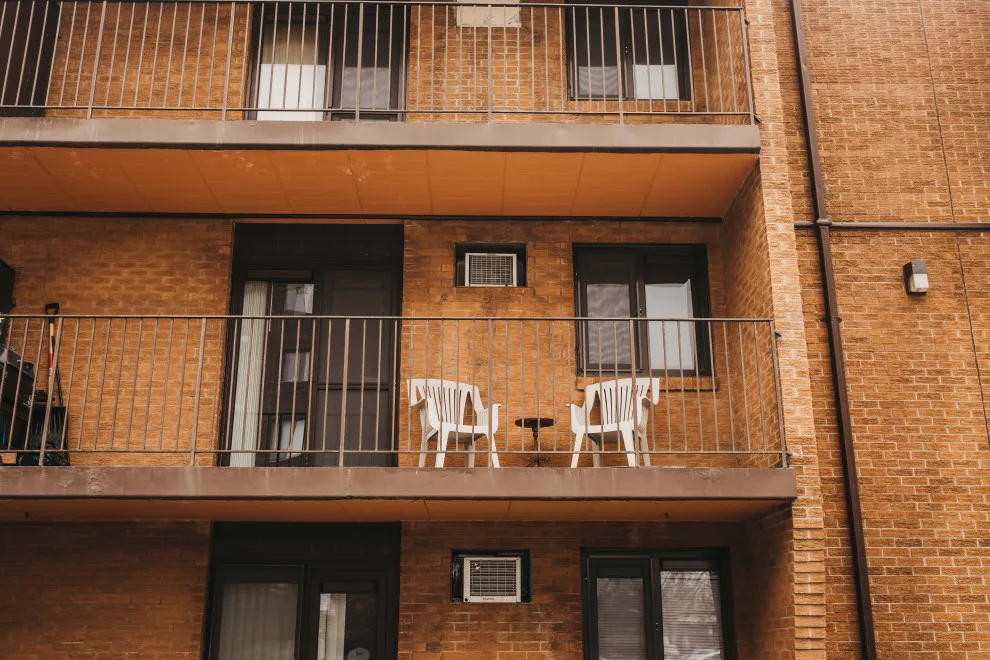 Windsor Apartment Construction by German System Windows - Photo 18