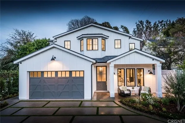 Modern Farmhouse in LA by Go West Professional Sales - Photo 3