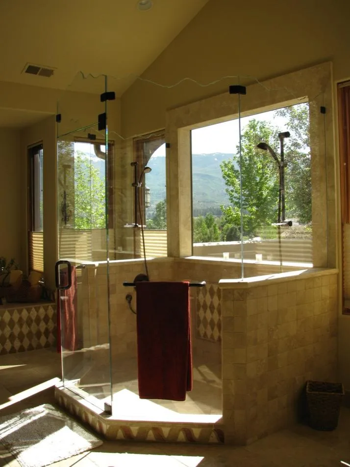 Custom Glass Inc. - Photo 7
