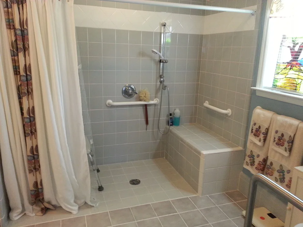 Framed and Frameless Sliding Shower Doors by Convenient Glass Service Inc. - Photo 11