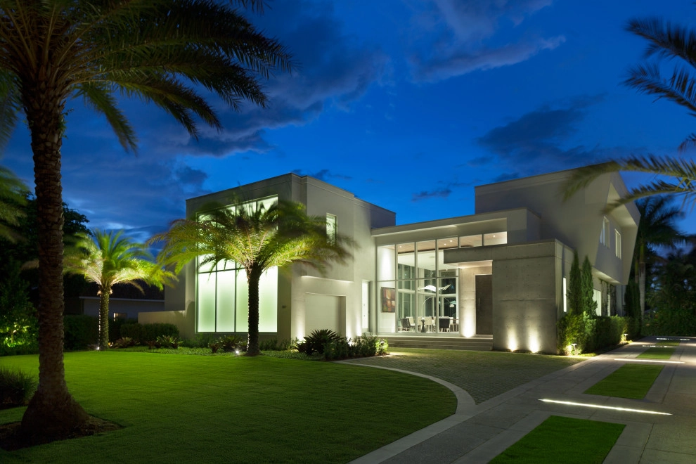 Contemporary Estate by Outside Productions Inc - Photo 3