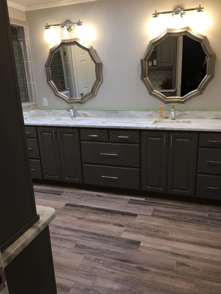 Tiffany Main Bathroom by Bobby Murray Homes LLC - Photo 2