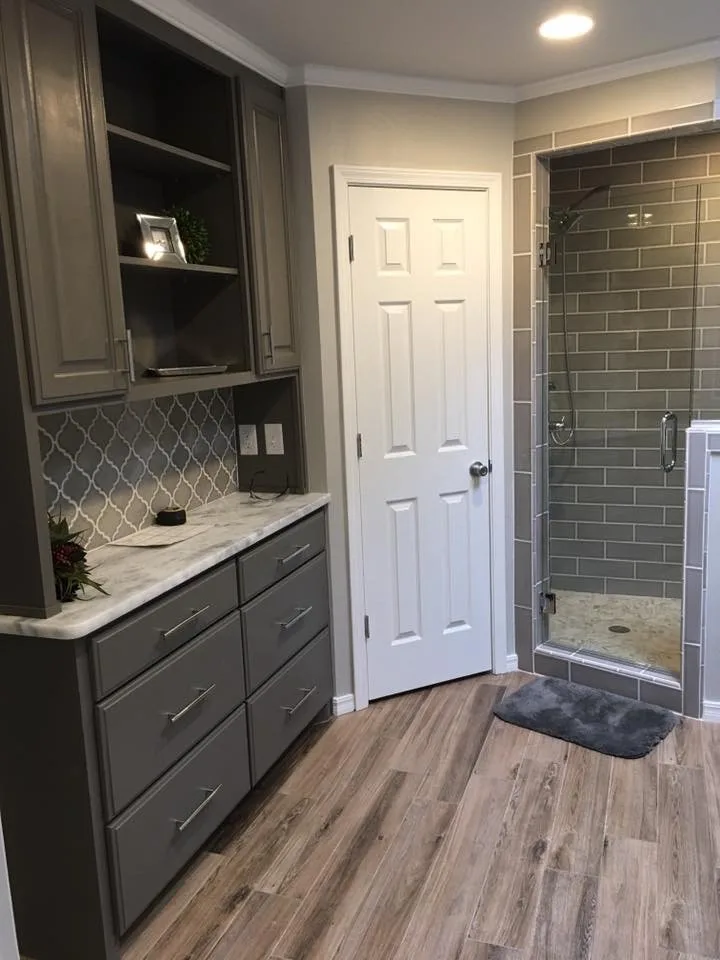 Tiffany Main Bathroom by Bobby Murray Homes LLC - Photo 3