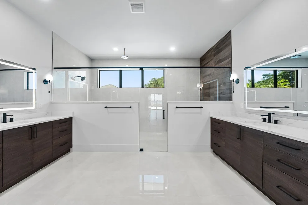 Tropical Path Unique Estate by LifeStyle Homes, Inc. - Photo 2