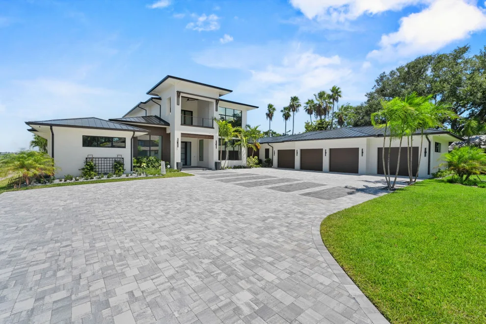 Tropical Path Unique Estate by LifeStyle Homes, Inc. - Photo 42