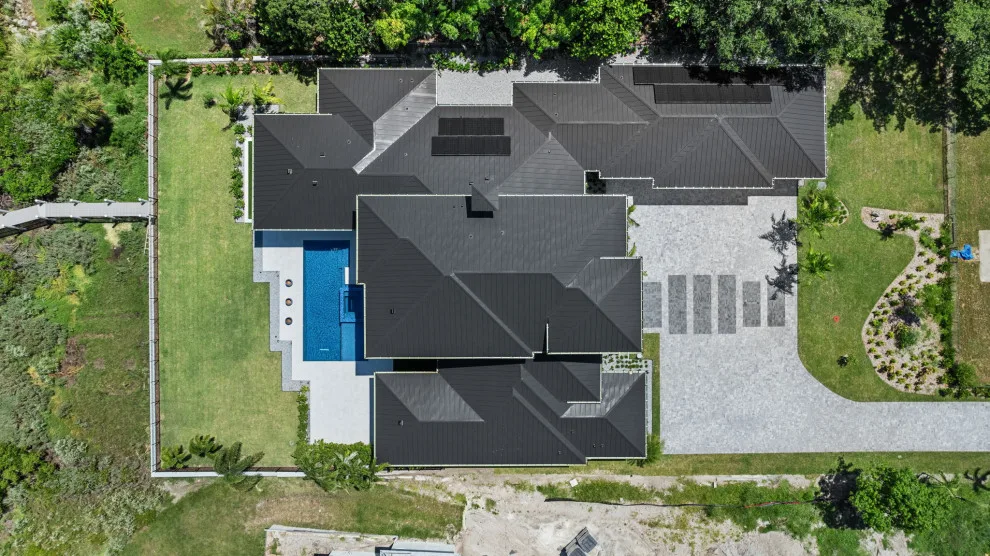 Tropical Path Unique Estate by LifeStyle Homes, Inc. - Photo 9
