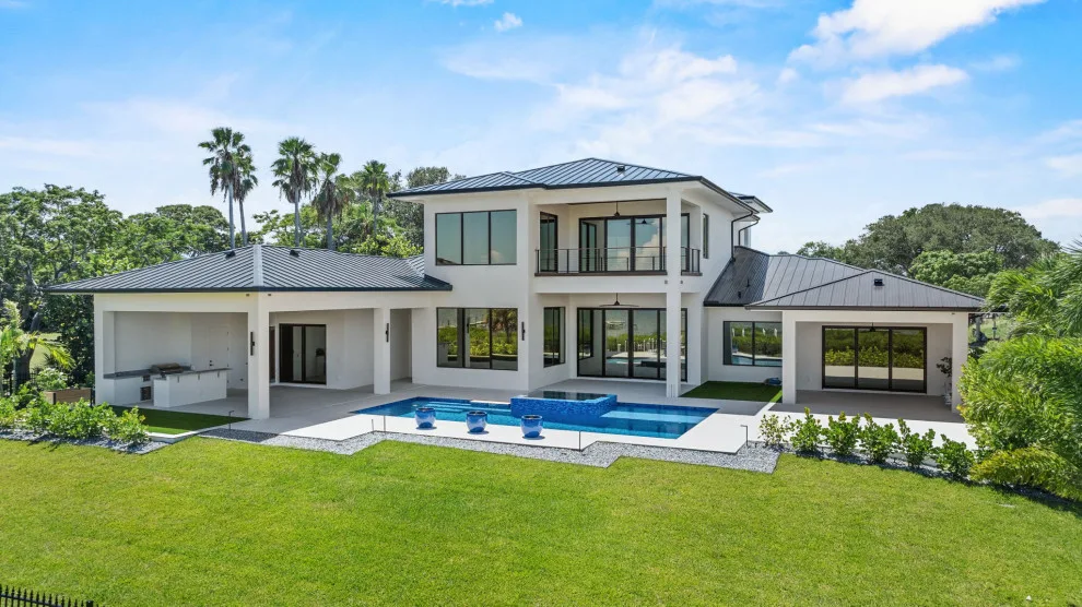 Tropical Path Unique Estate by LifeStyle Homes, Inc. - Photo 21