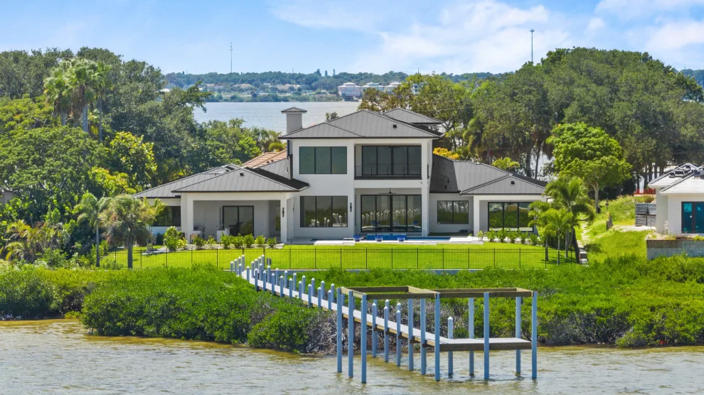 Tropical Path Unique Estate by LifeStyle Homes, Inc. - Photo 54