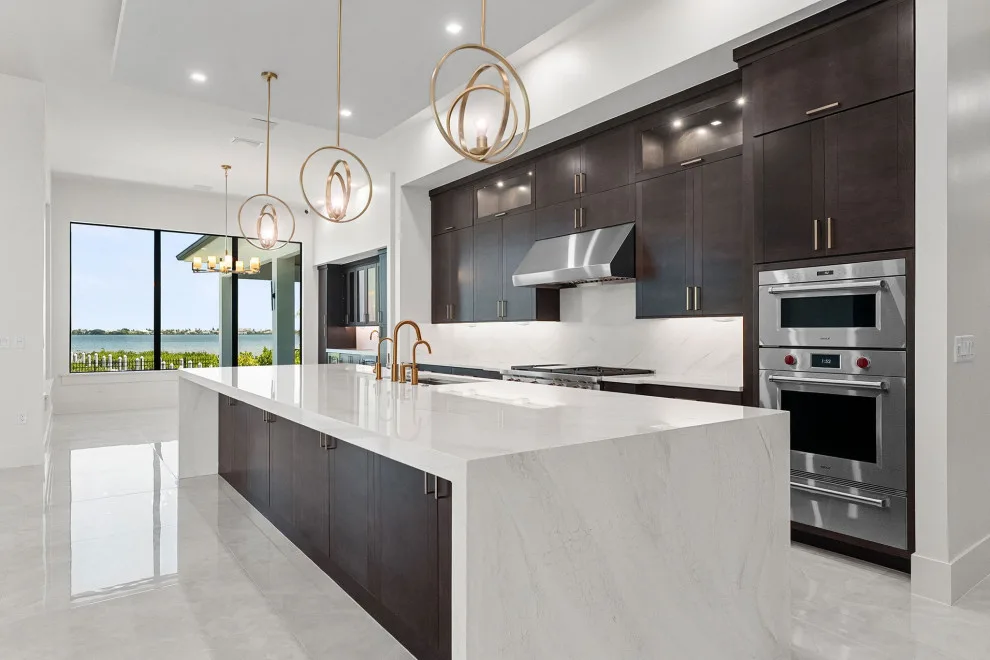 Tropical Path Unique Estate by LifeStyle Homes, Inc. - Photo 4