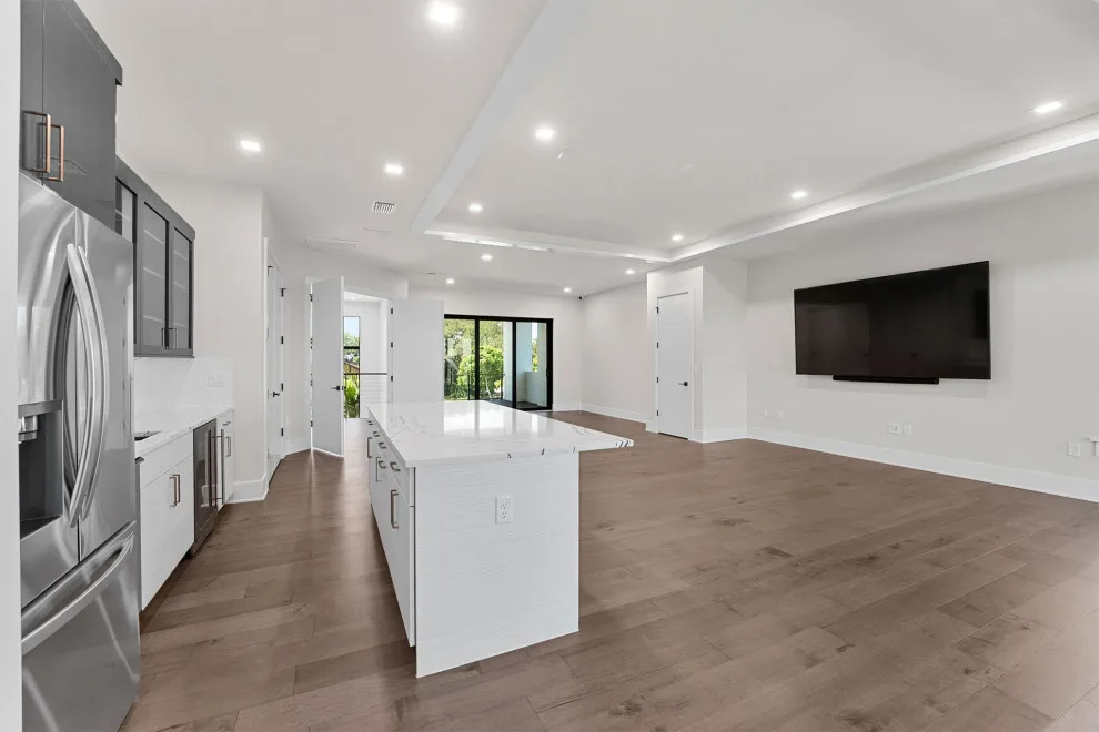 Tropical Path Unique Estate by LifeStyle Homes, Inc. - Photo 3