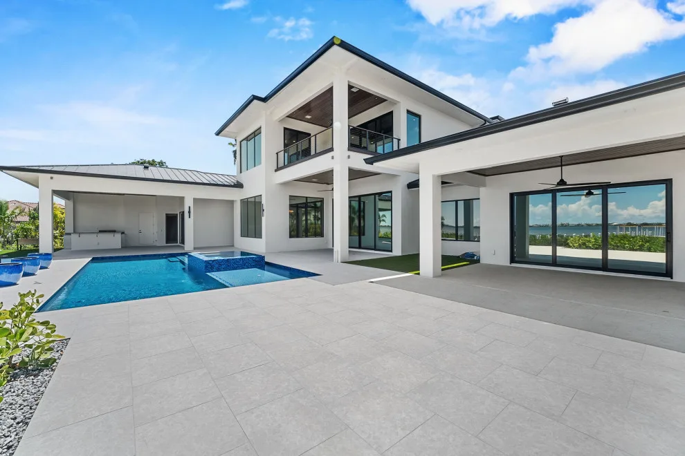 Tropical Path Unique Estate by LifeStyle Homes, Inc. - Photo 8