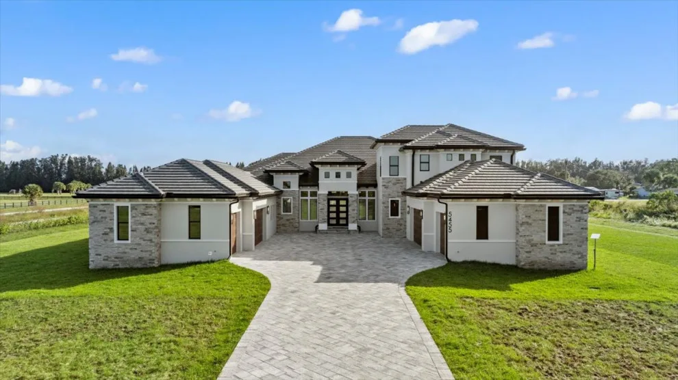 Vero Beach Grand Estate by LifeStyle Homes, Inc. - Photo 18