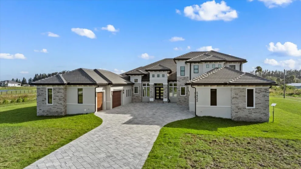 Vero Beach Grand Estate by LifeStyle Homes, Inc. - Photo 4