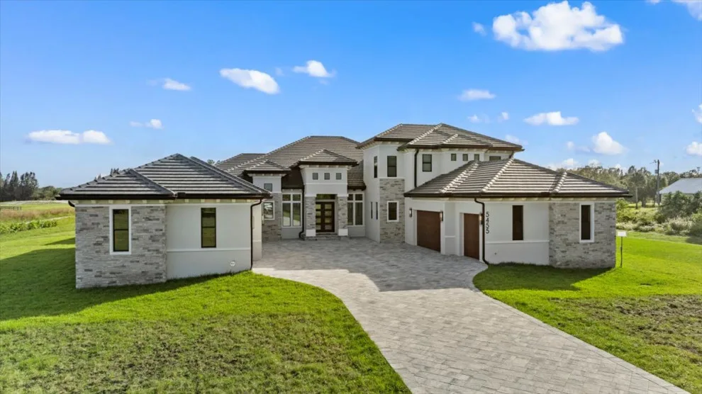 Vero Beach Grand Estate by LifeStyle Homes, Inc. - Photo 48