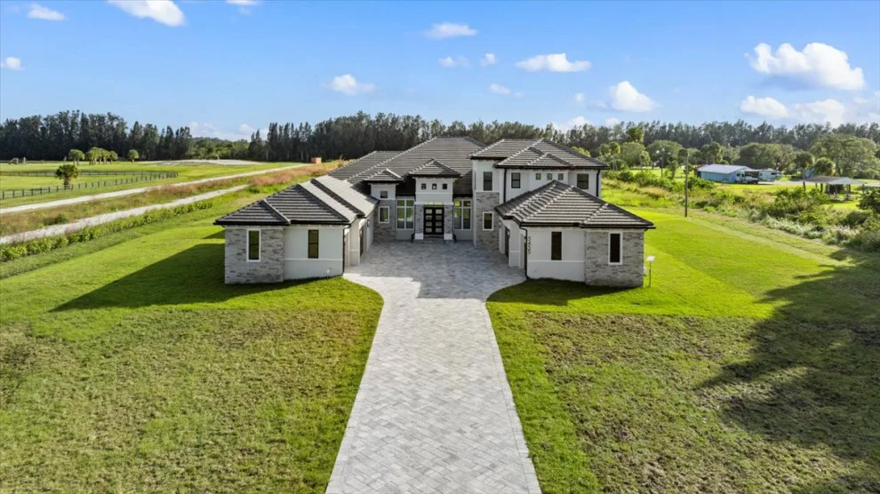 Vero Beach Grand Estate by LifeStyle Homes, Inc. - Photo 39